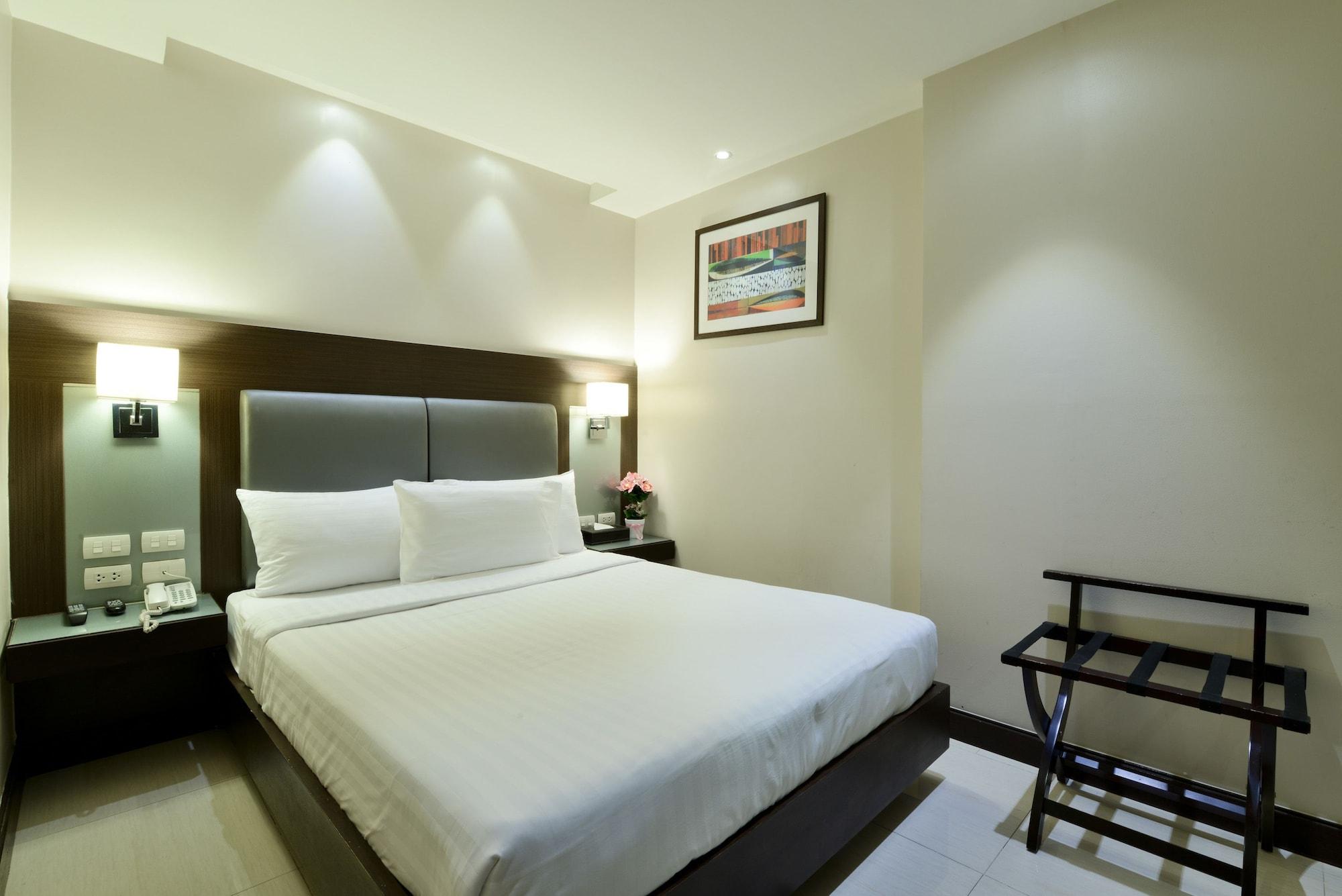 The Prestige Nana Hotel Bangkok Exterior photo