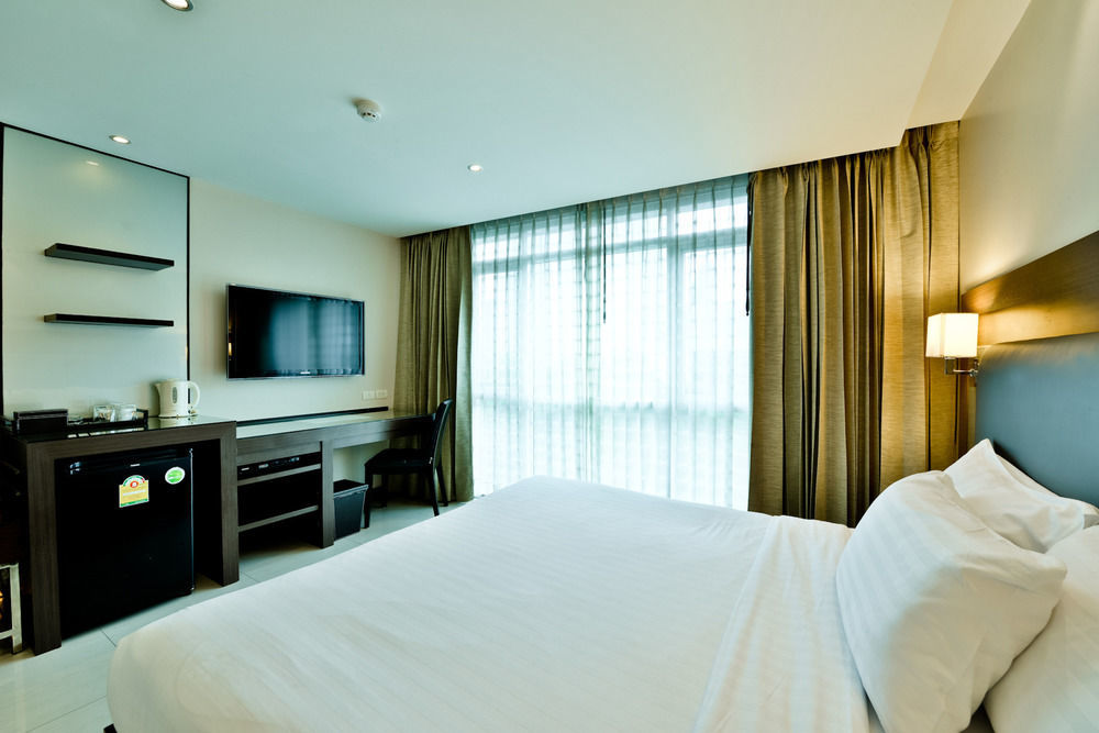 The Prestige Nana Hotel Bangkok Exterior photo