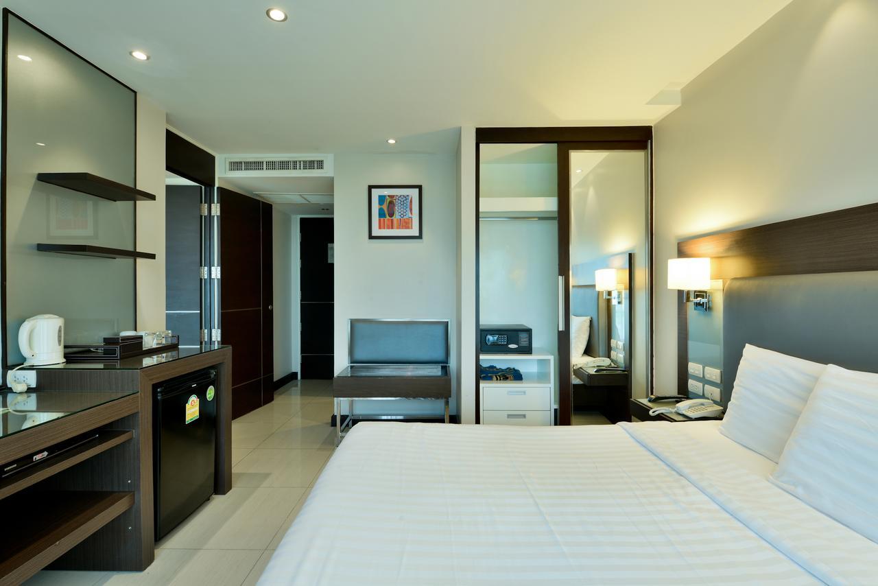 The Prestige Nana Hotel Bangkok Exterior photo