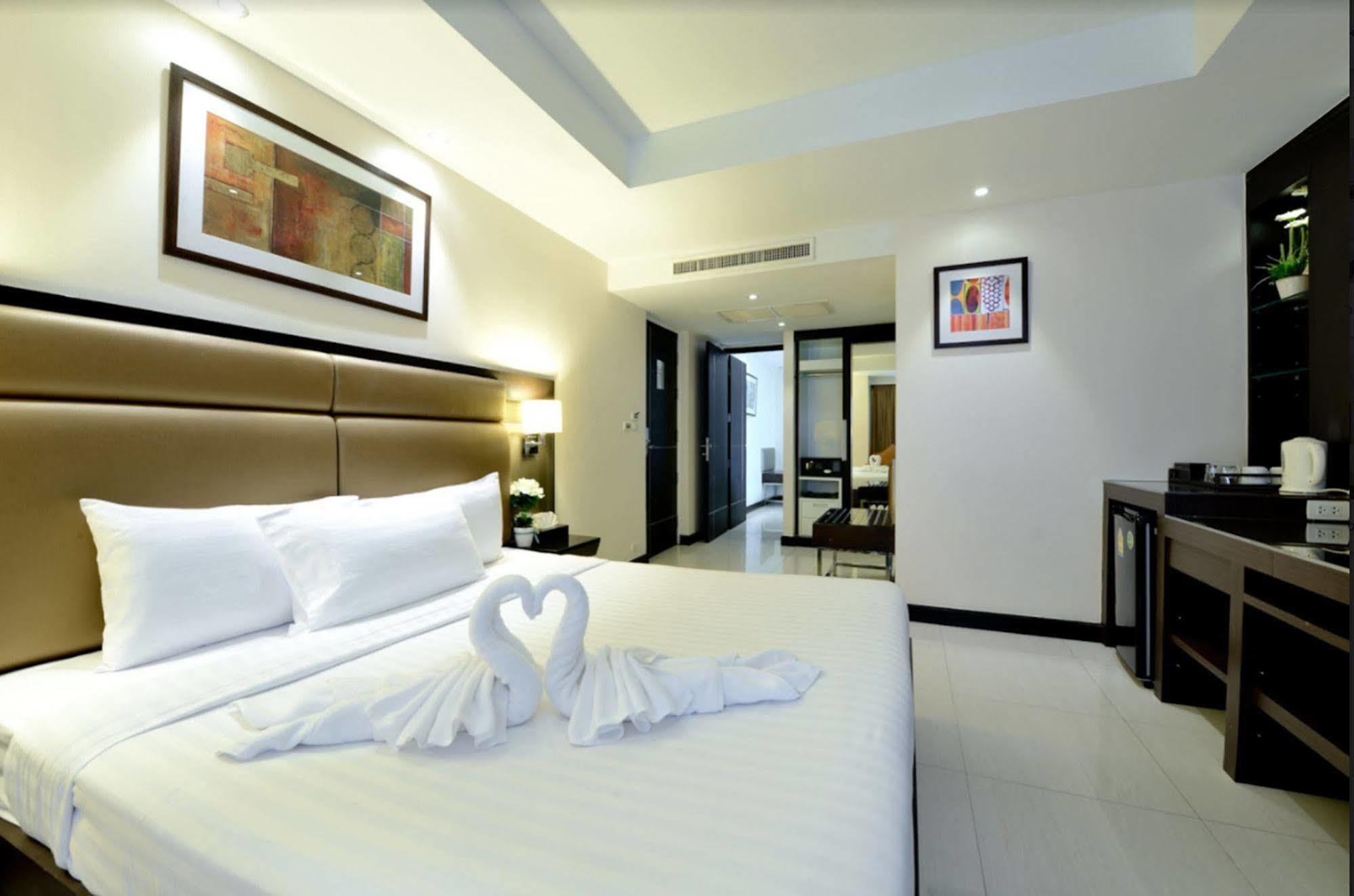 The Prestige Nana Hotel Bangkok Exterior photo