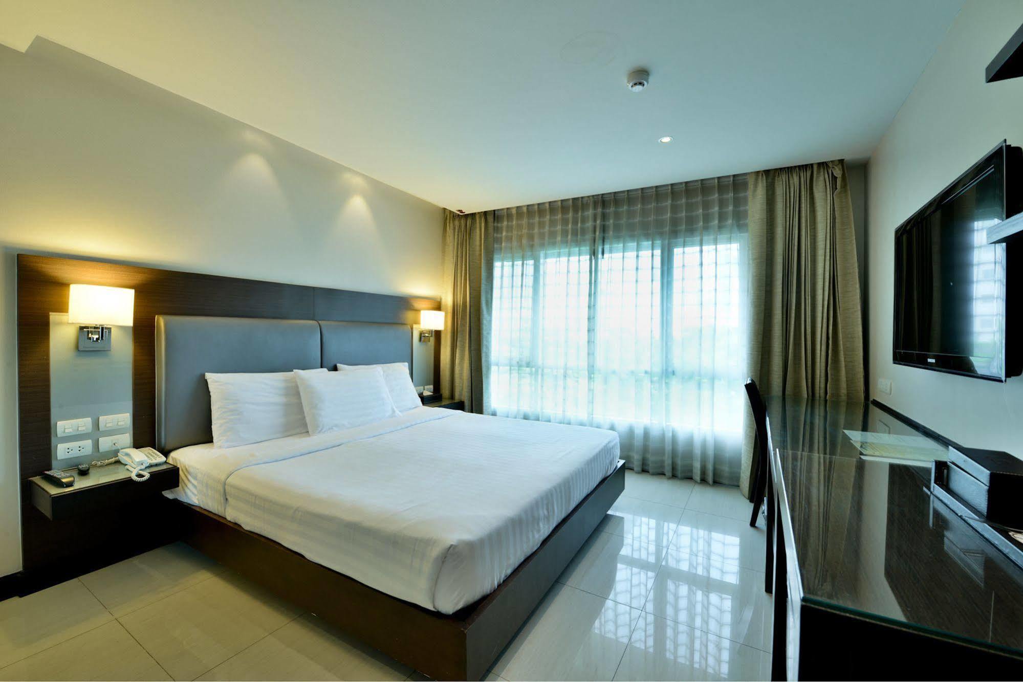 The Prestige Nana Hotel Bangkok Exterior photo