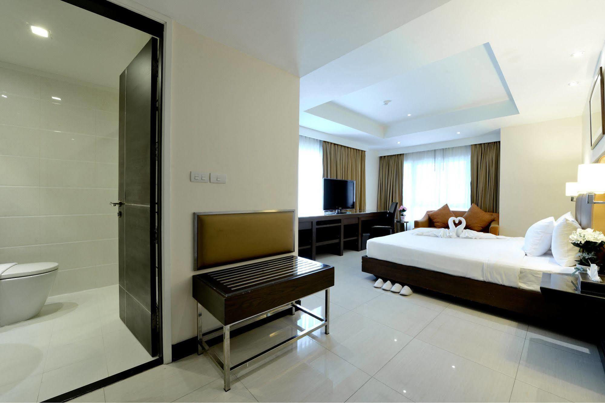 The Prestige Nana Hotel Bangkok Exterior photo
