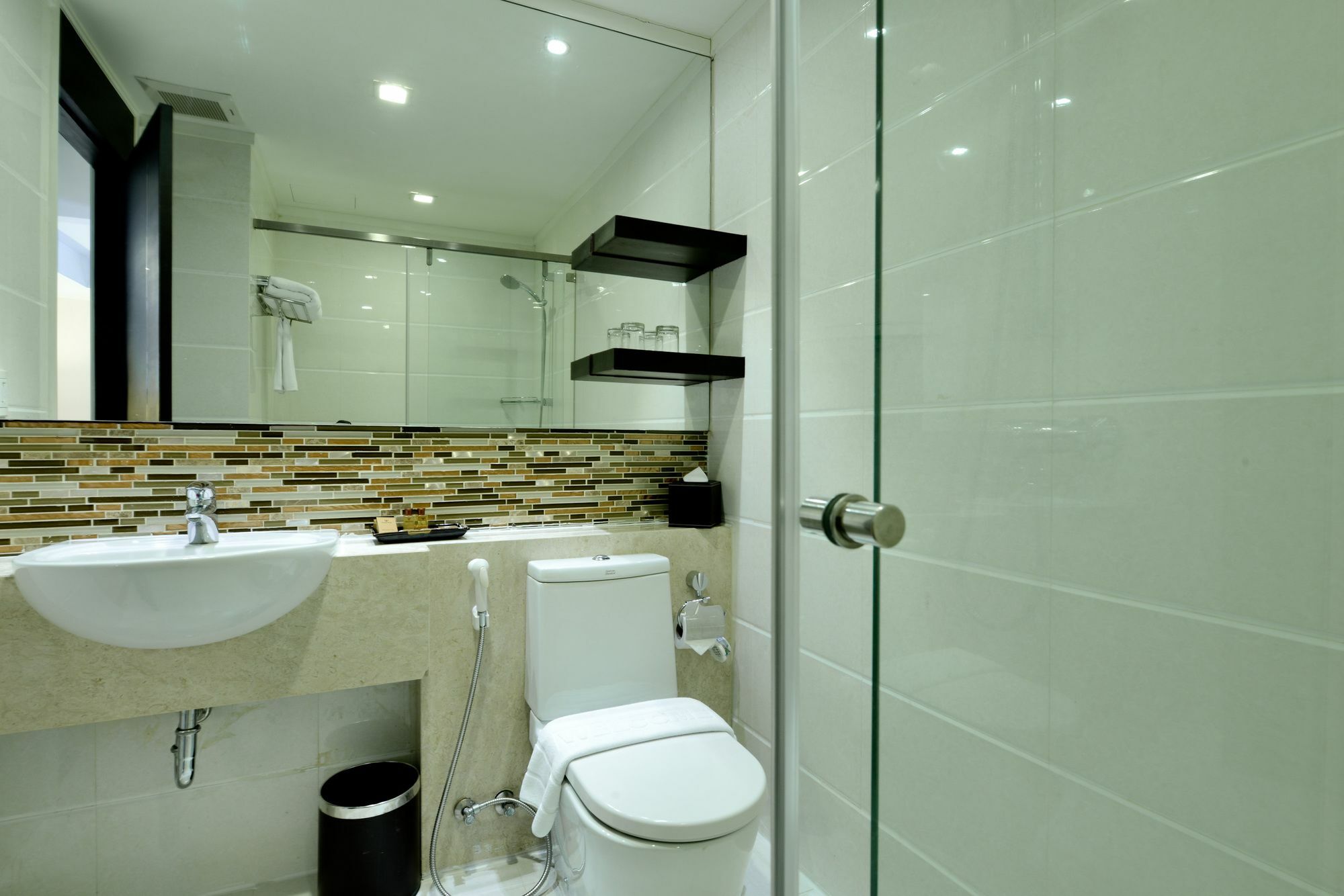 The Prestige Nana Hotel Bangkok Exterior photo