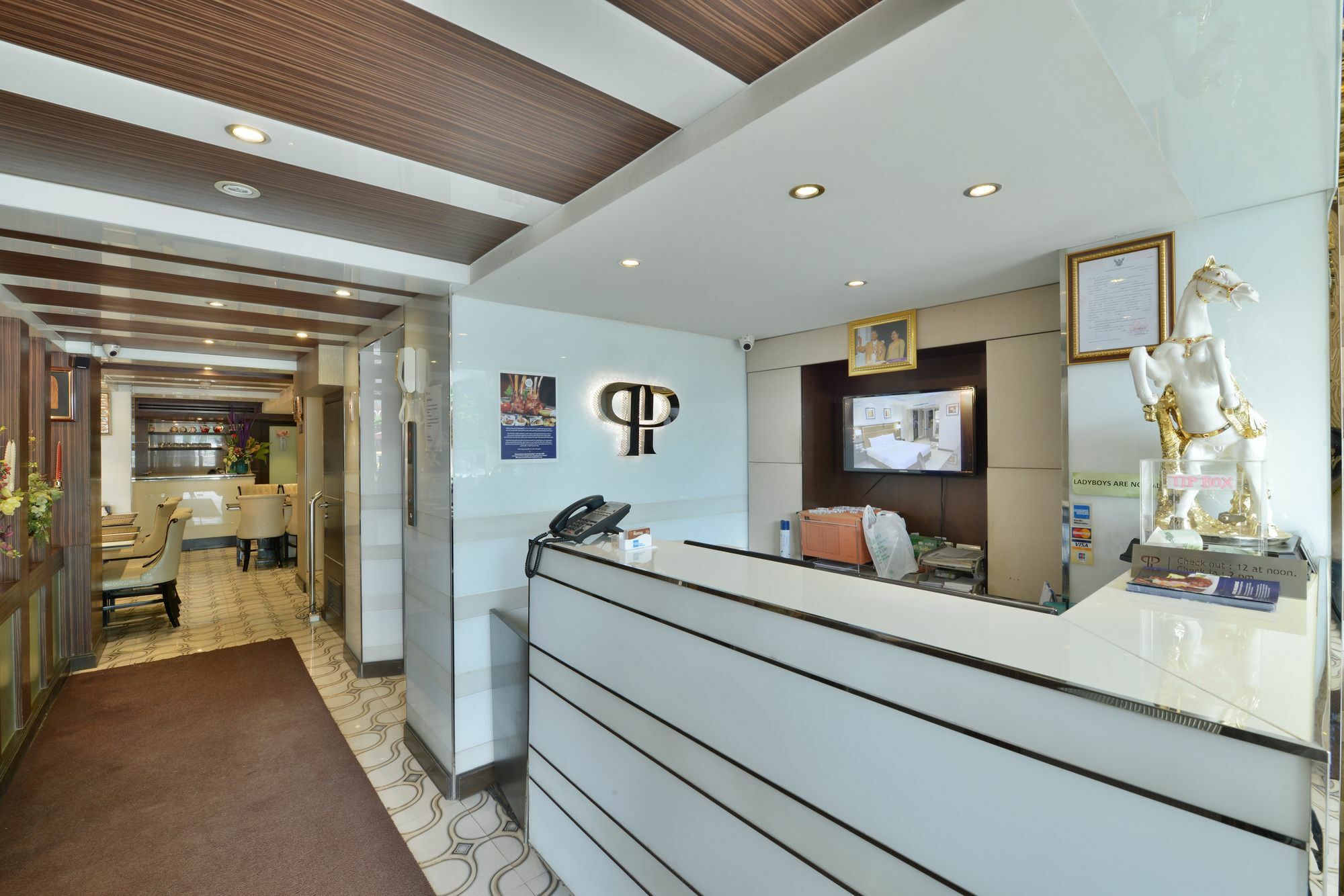The Prestige Nana Hotel Bangkok Exterior photo